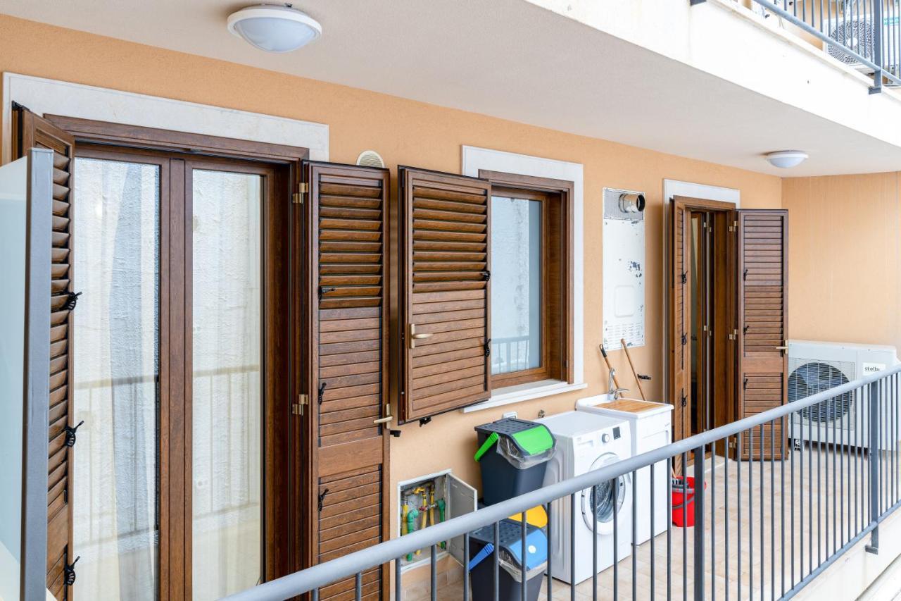 Calipso Big Apt With Sea View, Parking & Pool Таормина Екстериор снимка